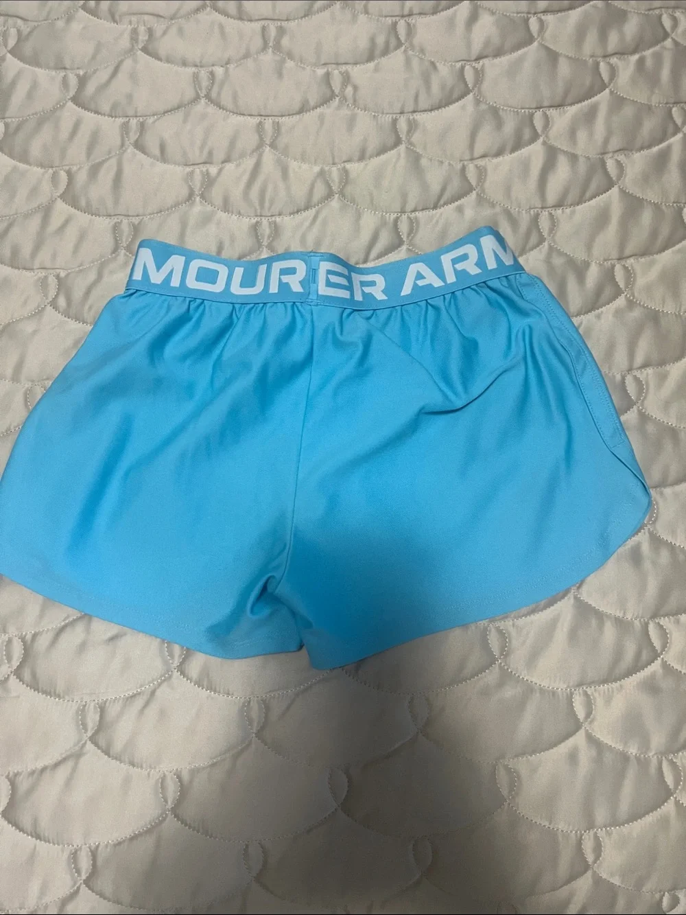 Under Armour Girls' Multicolor Athletic Shorts. Excellent condition!!!